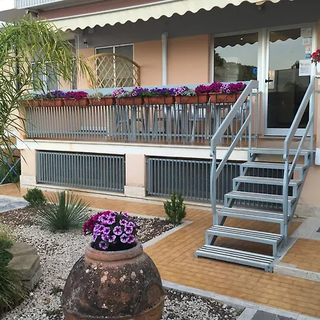 Bed & Breakfast Il Giardino Di Adriana Terracina